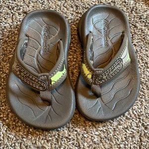 Toddler 5 Columbia flip flops
